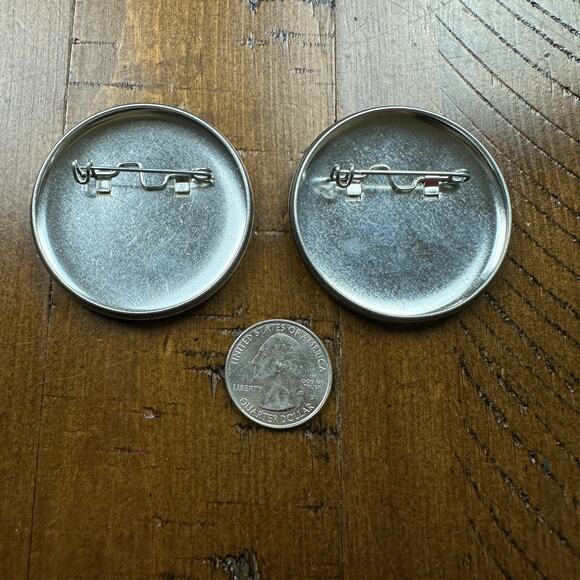 Vintage 1980's "Red Dog" Las Vegas Harold's Club Hotel Casino Pinback lot of 2 - Picture 2 of 2